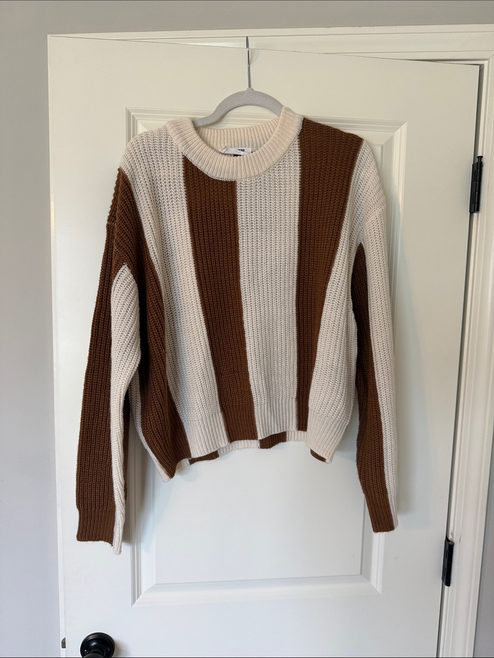 Double Zero Ribbed Vertical Stripe Crewneck Sweater - Cream & Brown